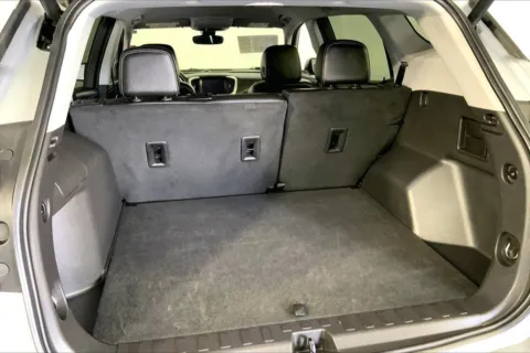 More photos of 2024 GMC Terrain SLT at Cable Dahmer Kia of Lee's Summit, MO