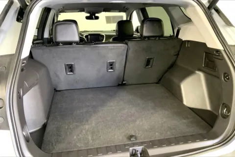 More photos of 2024 GMC Terrain SLT at Cable Dahmer Kia of Lee's Summit, MO
