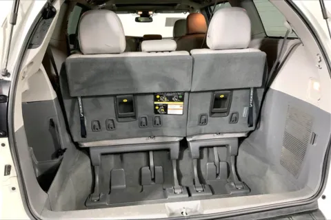 More photos of 2019 Toyota Sienna XLE at Cable Dahmer Kia of Lee's Summit, MO