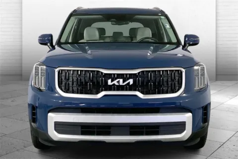 Photos of 2024 Kia Telluride EX for sale in Lee's Summit, MO at Cable Dahmer Kia of Lee's Summit