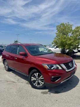 Red 2017 Nissan Pathfinder S for sale in Lee's Summit, MO