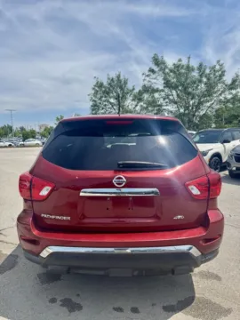 More photos of 2017 Nissan Pathfinder S at Cable Dahmer Kia of Lee's Summit, MO