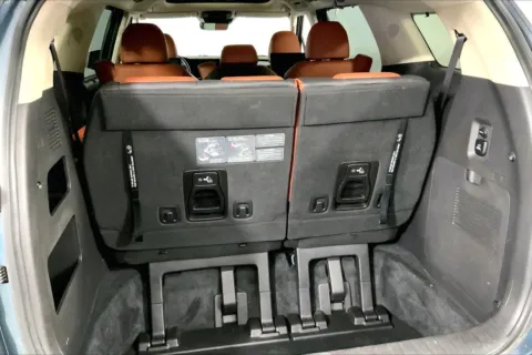 More photos of 2023 Kia Carnival SX Prestige at Cable Dahmer Kia of Lee's Summit, MO