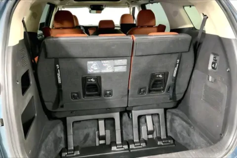 More photos of 2023 Kia Carnival SX Prestige at Cable Dahmer Kia of Lee's Summit, MO