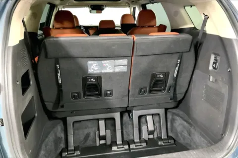 More photos of 2023 Kia Carnival SX Prestige at Cable Dahmer Kia of Lee's Summit, MO