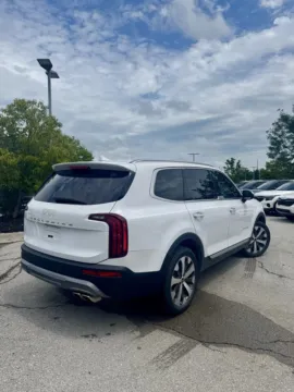 Photos of 2022 Kia Telluride S for sale in Lee's Summit, MO at Cable Dahmer Kia of Lee's Summit