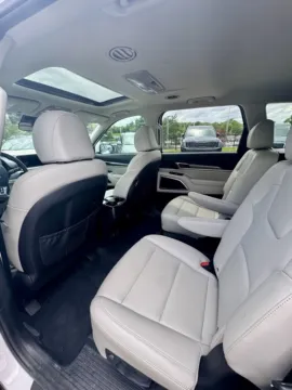 More photos of 2022 Kia Telluride S at Cable Dahmer Kia of Lee's Summit, MO