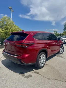 Another view of 2024 Toyota Highlander Limited for sale in Lee's Summit, MO at Cable Dahmer Kia of Lee's Summit