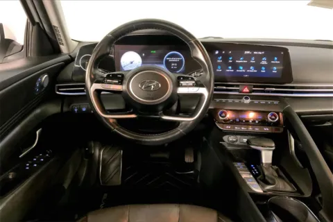 More photos of 2023 Hyundai Elantra Hybrid Limited at Cable Dahmer Kia of Lee's Summit, MO