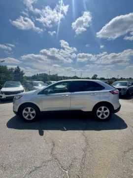 Photos of 2019 Ford Edge SE for sale in Lee's Summit, MO at Cable Dahmer Kia of Lee's Summit