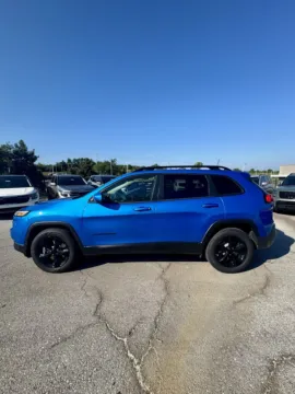 Photos of 2018 Jeep Cherokee Limited for sale in Lee's Summit, MO at Cable Dahmer Kia of Lee's Summit