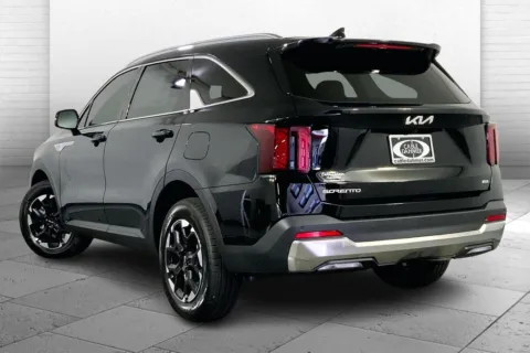 Another view of 2025 Kia Sorento S for sale in Lee's Summit, MO at Cable Dahmer Kia of Lee's Summit