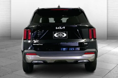 More photos of 2025 Kia Sorento S at Cable Dahmer Kia of Lee's Summit, MO
