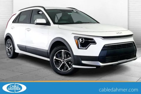 White 2025 Kia Niro EX for sale in Lee's Summit, MO