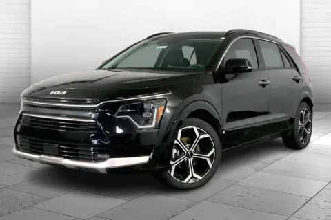 Photos of 2025 Kia Niro SX Touring for sale in Lee's Summit, MO at Cable Dahmer Kia of Lee's Summit