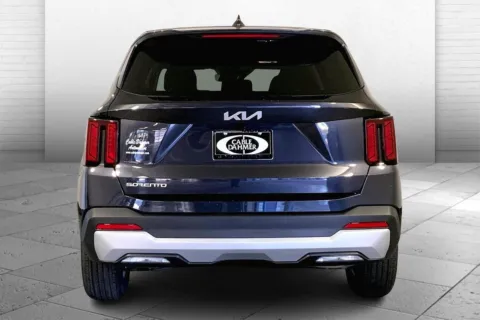 More photos of 2025 Kia Sorento LX at Cable Dahmer Kia of Lee's Summit, MO