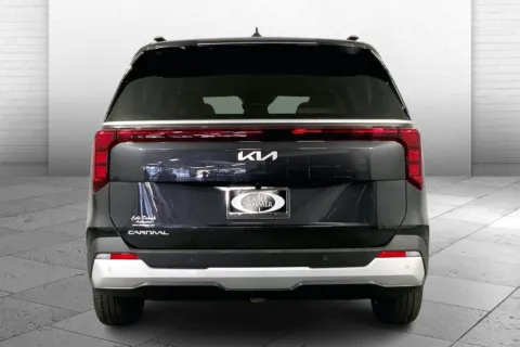More photos of 2025 Kia Carnival EX at Cable Dahmer Kia of Lee's Summit, MO