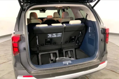 More photos of 2025 Kia Carnival EX at Cable Dahmer Kia of Lee's Summit, MO