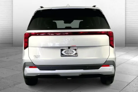 More photos of 2025 Kia Carnival EX at Cable Dahmer Kia of Lee's Summit, MO