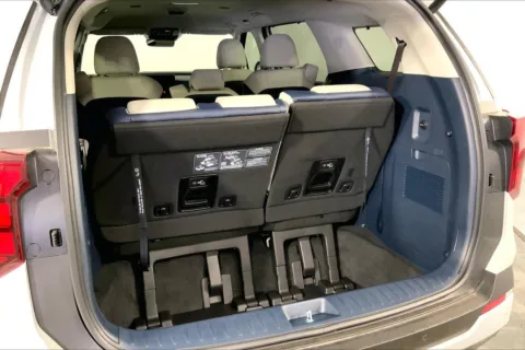 More photos of 2025 Kia Carnival EX at Cable Dahmer Kia of Lee's Summit, MO