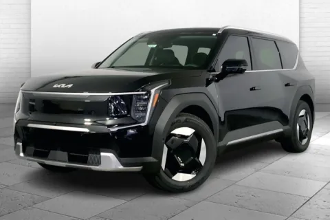 Photos of 2026 KIA EV9 Wind for sale in Lee's Summit, MO at Cable Dahmer Kia of Lee's Summit
