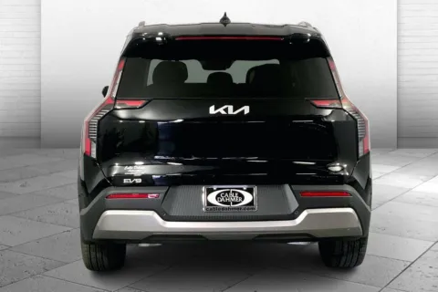 More photos of 2026 KIA EV9 Wind at Cable Dahmer Kia of Lee's Summit, MO