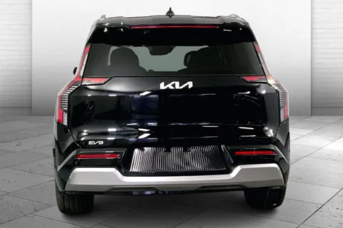 More photos of 2026 KIA EV9 Land at Cable Dahmer Kia of Lee's Summit, MO