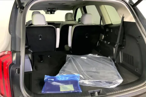More photos of 2025 Kia Telluride S at Cable Dahmer Kia of Lee's Summit, MO