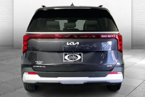 More photos of 2026 Kia Carnival Hybrid EX at Cable Dahmer Kia of Lee's Summit, MO