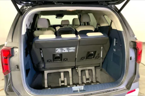 More photos of 2026 Kia Carnival Hybrid EX at Cable Dahmer Kia of Lee's Summit, MO