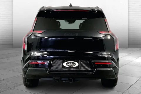 More photos of 2026 KIA EV9 Land at Cable Dahmer Kia of Lee's Summit, MO
