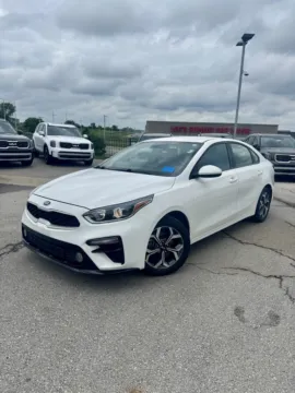 White 2019 Kia Forte LXS for sale in Lee's Summit, MO