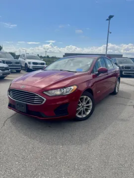Red 2019 Ford Fusion Hybrid SE for sale in Lee's Summit, MO