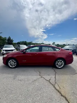 Photos of 2019 Ford Fusion Hybrid SE for sale in Lee's Summit, MO at Cable Dahmer Kia of Lee's Summit