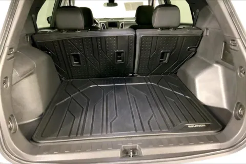 More photos of 2023 Chevrolet Equinox LT at Cable Dahmer Kia of Lee's Summit, MO