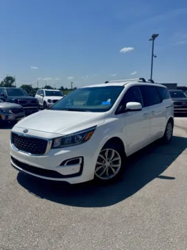 White 2021 Kia Sedona EX for sale in Lee's Summit, MO