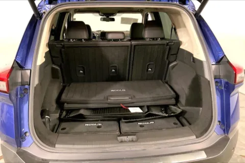More photos of 2021 Nissan Rogue Platinum at Cable Dahmer Kia of Lee's Summit, MO
