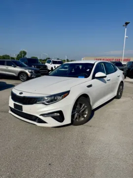 White 2019 Kia Optima LX for sale in Lee's Summit, MO