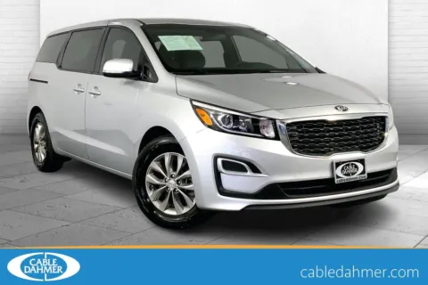 Silver 2020 Kia Sedona L for sale in Lee's Summit, MO
