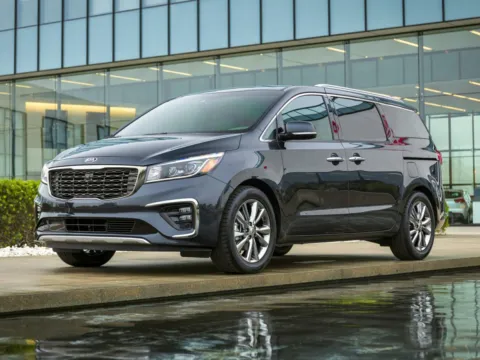 Silver 2020 Kia Sedona L for sale in Lee's Summit, MO