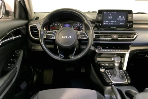 More photos of 2023 Kia Seltos S at Cable Dahmer Kia of Lee's Summit, MO