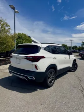 More photos of 2023 Kia Seltos S at Cable Dahmer Kia of Lee's Summit, MO