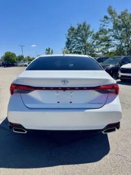 More photos of 2019 Toyota Avalon Limited at Cable Dahmer Kia of Lee's Summit, MO