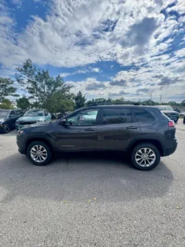 Photos of 2022 Jeep Cherokee Latitude Lux for sale in Lee's Summit, MO at Cable Dahmer Kia of Lee's Summit