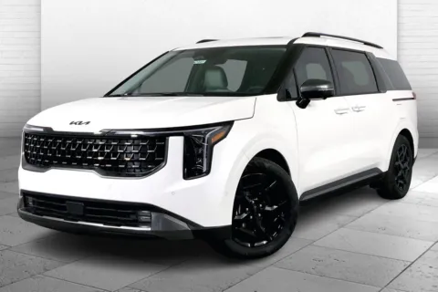 Photos of 2025 Kia Carnival SX for sale in Lee's Summit, MO at Cable Dahmer Kia of Lee's Summit