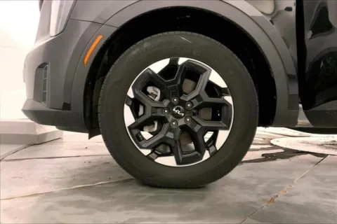 Photos of 2025 Kia Sorento S for sale in Lee's Summit, MO at Cable Dahmer Kia of Lee's Summit