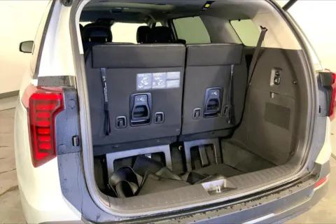 More photos of 2025 Kia Carnival SX Prestige at Cable Dahmer Kia of Lee's Summit, MO