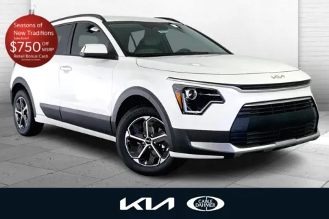 White 2025 Kia Niro EX for sale in Lee's Summit, MO