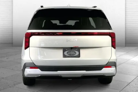 More photos of 2025 Kia Carnival EX at Cable Dahmer Kia of Lee's Summit, MO