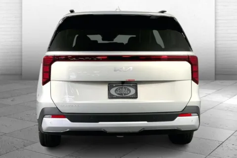 More photos of 2025 Kia Carnival EX at Cable Dahmer Kia of Lee's Summit, MO